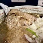 煮干しらーめん 田中にぼる - チャーシューアップ