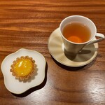 港式料理 鴻禧 - エッグタルトとお茶