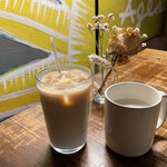 AGES.CAFE - アイスカフェラテとホットコーヒー