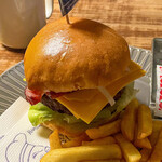 AGES.CAFE - EXTRA CHEESE BURGER (1,200円)