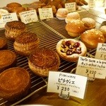 ル・ブルジョン - 種類が多くて迷います（撮影2013年）