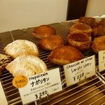 ル・ブルジョン - パイ類がとても多い（撮影2013年）