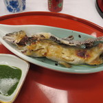 旅亭半水廬 - 骨抜きにされた鮎 塩焼き 蓼酢、骨は後ほど骨煎餅に