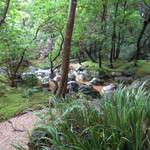 旅亭半水廬 - 宿泊棟の庭を散策