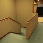 旅亭半水廬 - 部屋の階下へと下りる