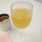 旅亭半水廬 - 朝食は選べる一杯のジュースなどから。オレンジ・グレープフルーツ・林檎・牛乳の中から林檎ジュースに