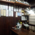 栄屋酒場 - メニューは壁の短冊と黒板