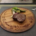 あもん ヨコ - 炉釜焼き塊肉ステーキ