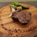 あもん ヨコ - 炉釜焼き塊肉ステーキ