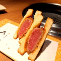 焼肉 うしみつ 恵比寿本店 - 【肉料理】「厳選ヒレ肉のブリオッシュカツサンド　自家製ソース」