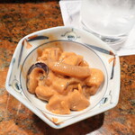 Umisachi - 塩辛（￥400）。新鮮なイカのサクサク感が際立っており、甘みの具合も絶妙。この上なく旨い