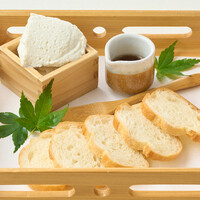 チーズ豆腐メープルシロップ添え