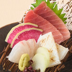 Assortment of three types of sashimi