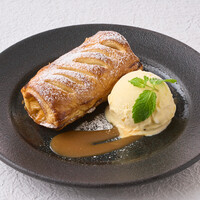 アップルパイ　バニラアイス添え