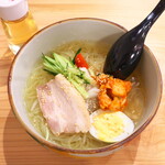 食べ処・飲み処 ふたつめ - 盛岡冷麺（￥780）。旨味たっぷりのスープを、酢で味変できる。キムチの辛味もたまらない