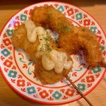 Sousaku Sakaba Kushikatsu Kokoro - 里芋と鶏肉のゴマだれ、海老紫蘇巻