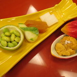 旅亭半水廬 - 八寸の取り皿。鬼灯の器の中は海胆。嬉しい