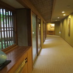 旅亭半水廬 - 部屋から浴場へ続く廊下