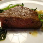 タケル クインディチ - オリーブ牛のアップ