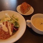 混 - ミラノサラミのサラダ、キャベツのポタージュ、パン