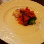 混 - 真鯛のポワレ 彩り野菜のプッタネスカソース