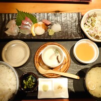 大漁市場 なるみ乃 薬院店 - 蒲江御膳