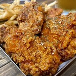 Hongdae chicken - ・ヤンニョムチキンとハニー醤油チキンをセレクト