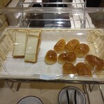 尼崎プラザホテル - 食パン、バターロール、レーズンロール