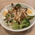 ガスト - 蒸し鶏のサラダ（＾∇＾）