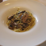 クラリタ ダ マリッティマ - 秋刀魚と茸のスパゲッティ