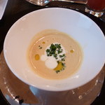 フォアグラで香りをつけた完熟とうもろこしの冷製スープ