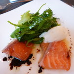 マリーゴールド門司港迎賓館 - 軽くスモークをかけたサーモンのサラダ仕立て