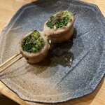Yakitori Bakachin - 小葱巻き。野菜が主役の巻き焼きが何種類もあって面白い。