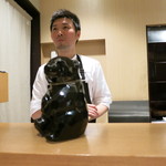 神保町 傳 - 25年10月　お土産の黒クマと長谷川さん