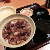 豚捨 KITTE丸の内店 - 牛丼