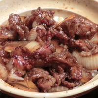 豚捨 KITTE丸の内店 - 牛丼