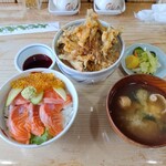 郷土料理　奈辺久 - 料理写真:虹鱒とイクラ丼ハーフ・ワカサギ天丼ハーフ