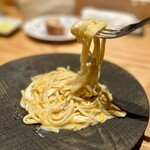 やまぐち - ❽渡り蟹と菊のパスタ ～渡り蟹を卵で絡め、菊花で仕上げたパスタ。黄色の色合いの中には香り立つ渡り蟹のエキスがたっぷりの濃厚なパスタで締めくくり。