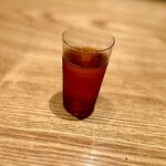 やまぐち - 小さなカップは口直し的な苦みある烏龍茶がかえって爽やかに感じる。
