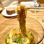 やまぐち - ❺枝豆の冷製カッペリーニ ～枝豆をソースにした冷製カッペリーニに天草産の赤雲丹をトッピング。さらにカラスミをかけ放題というなんともマシマシ贅沢なお料理。