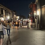 やまぐち - 海外の観光客で賑わう花見小路。