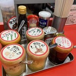 釜玉中華そば ナポレオン軒  - 卓上調味料