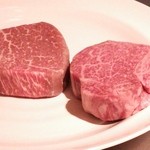 小石澤 - 左、国産牛。右、前沢牛♪