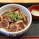 Nakau - なか卯 日本橋二丁目店 かつおのたたき丼 税込690円