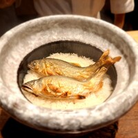 割烹 隆 - ⚫子持ち鮎炊き込みご飯　大ぶりな鮎がまるまる2匹も
