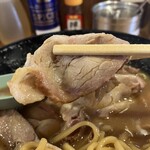 横浜ラーメン とんこつ家  - チャーシュー燻製されていて旨し