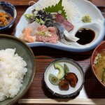 Serina - 刺身定食(地魚盛り合せ) 1480円。