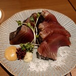 酒と肴 シンメ - カツオの塩タタキ：900円
