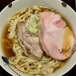 麺 みつヰ - 醤油ラーメン1050円を手もみ中太縮れ麺の大盛＋150円