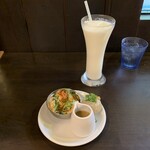 Indian Street Food & Bar GOND - ゴンドストリートランチ①(パニプリ、ダヒワダ)、ラッシー